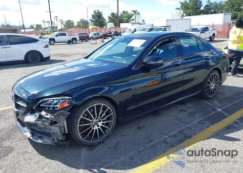 2019 Mercedes-Benz C 300 z USA, uszkodzony, nr VIN 55SWF8DB2KU321544